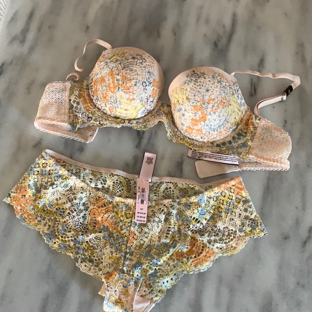 NWT, Victoria’s Secret matching bra and panty